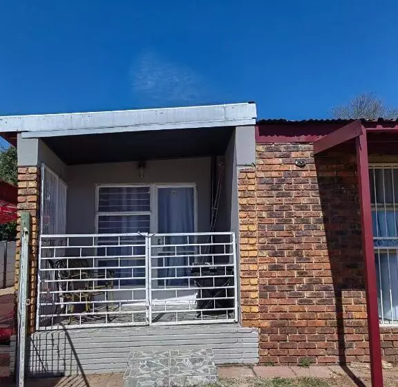 Majatalo Good And Proper Guest Lodge