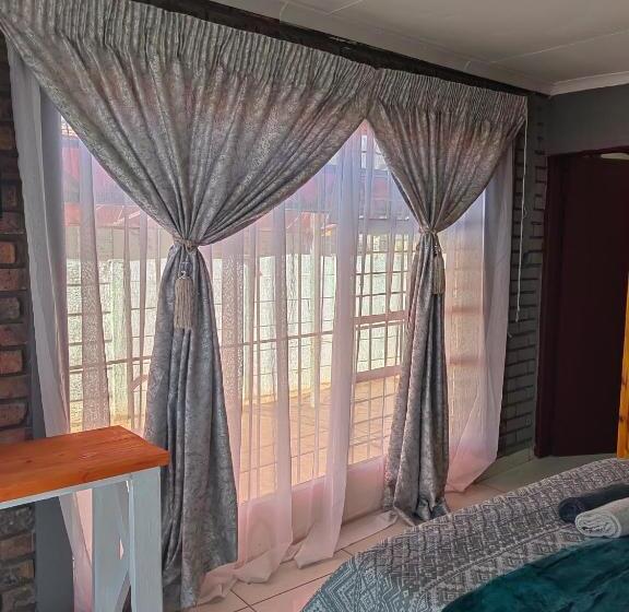 Pension Good And Proper Guest Lodge