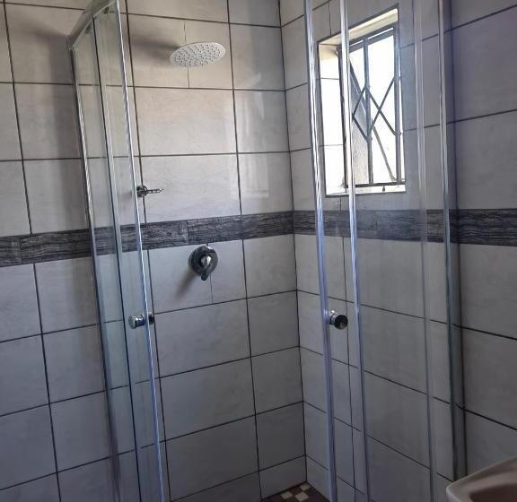 Pension Good And Proper Guest Lodge