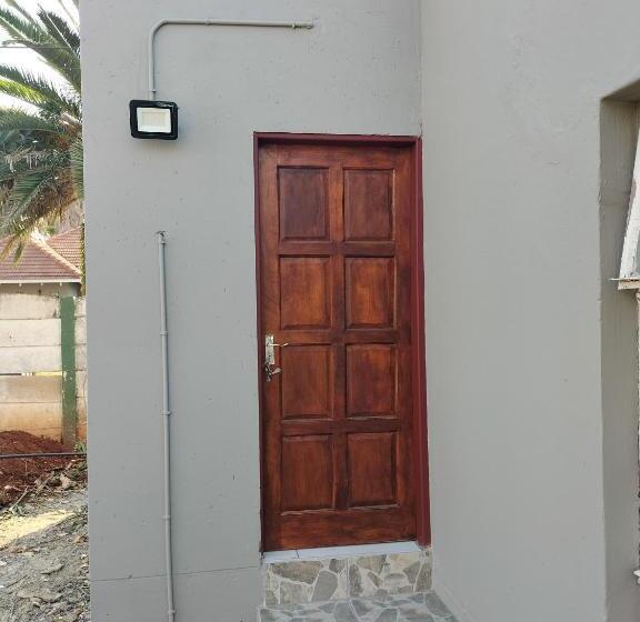 Pension Good And Proper Guest Lodge