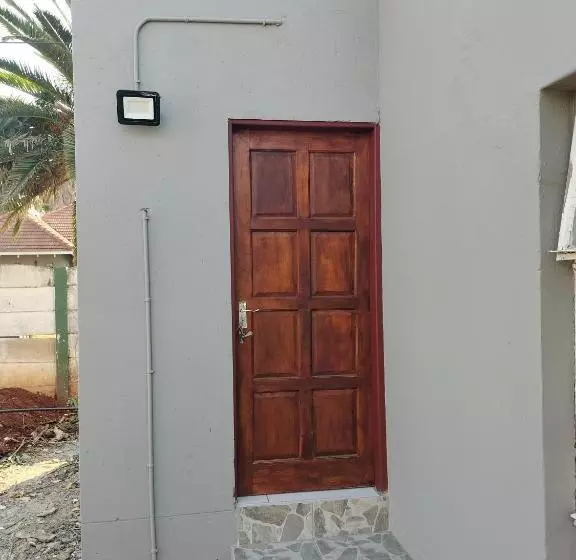 Majatalo Good And Proper Guest Lodge