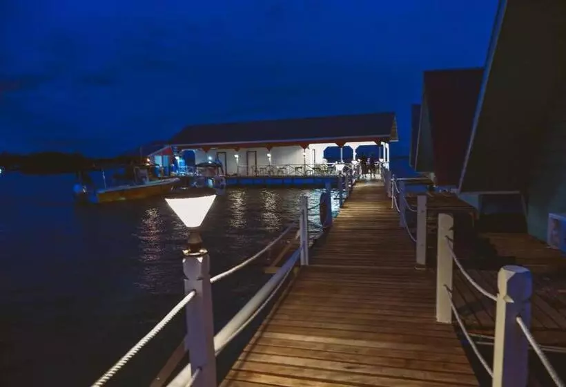 Adil Waterhouse Resort