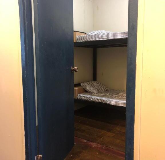 Vandrarhem 24 Seven B&b Mamasan