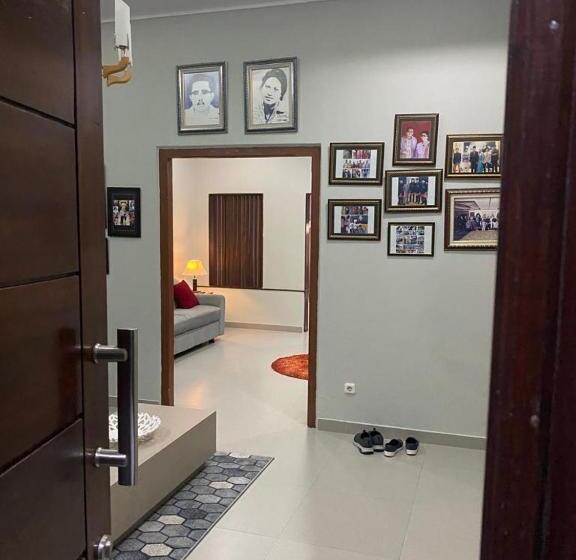 تختخواب و صبحانه Villa Syamsu