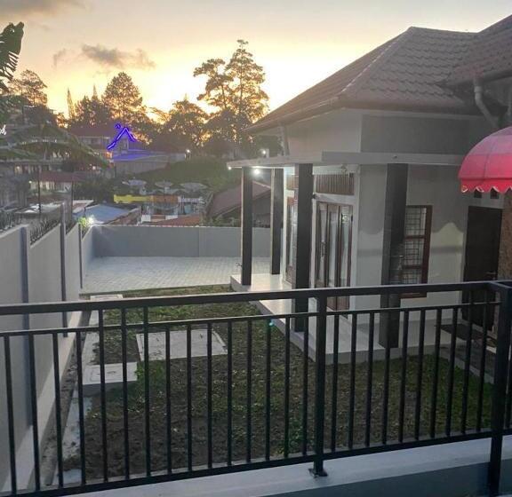 تختخواب و صبحانه Villa Syamsu