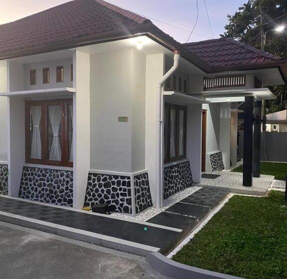 تختخواب و صبحانه Villa Syamsu