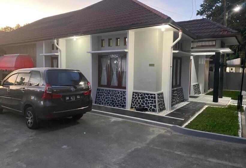 تختخواب و صبحانه Villa Syamsu