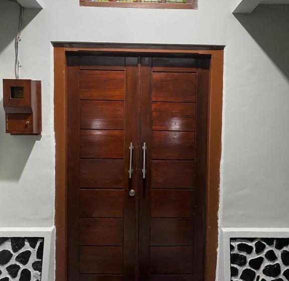 تختخواب و صبحانه Villa Syamsu