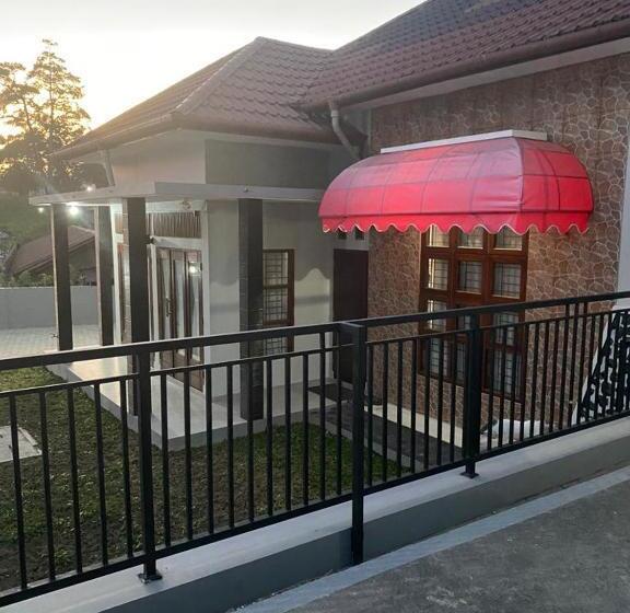 تختخواب و صبحانه Villa Syamsu