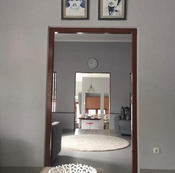 تختخواب و صبحانه Villa Syamsu