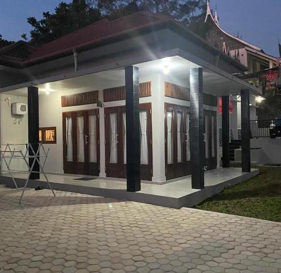 تختخواب و صبحانه Villa Syamsu