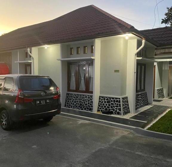 تختخواب و صبحانه Villa Syamsu