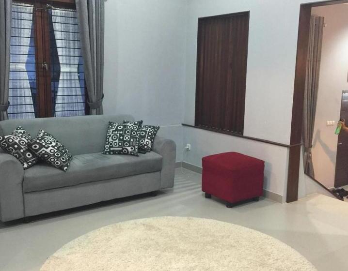 تختخواب و صبحانه Villa Syamsu