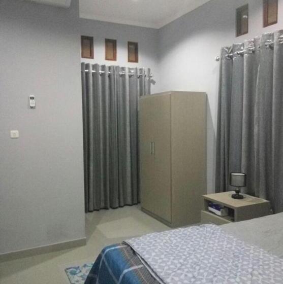 تختخواب و صبحانه Villa Syamsu