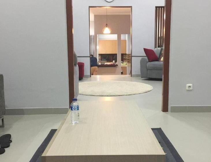 تختخواب و صبحانه Villa Syamsu