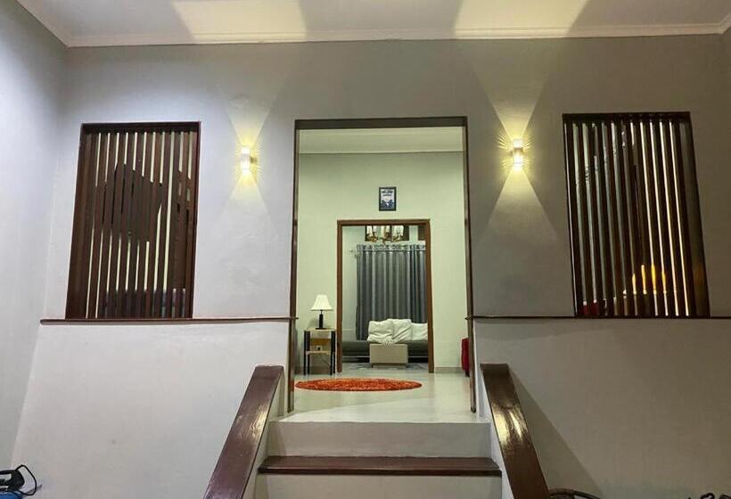 تختخواب و صبحانه Villa Syamsu