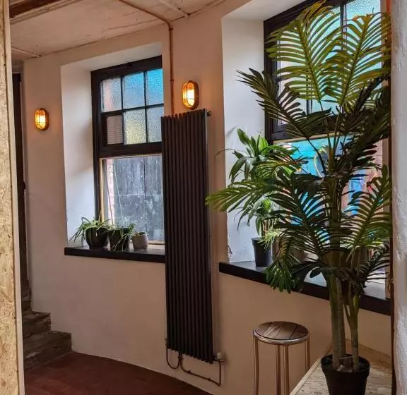 Kapselihotelli Cwmcarn Hotel & Bunkhouse