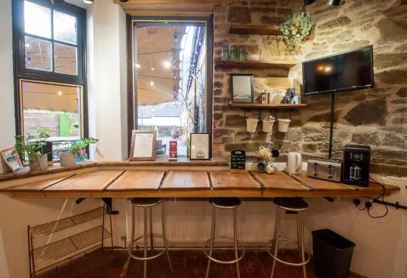 Kapselihotelli Cwmcarn Hotel & Bunkhouse