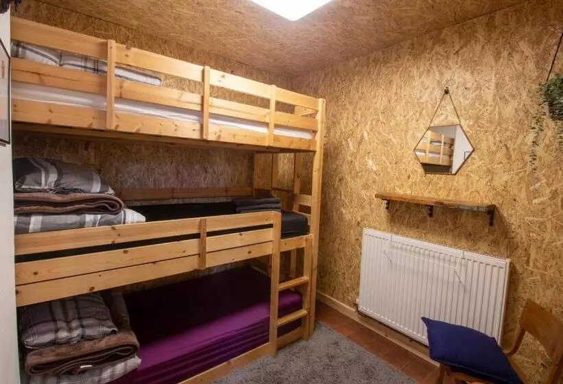 Kapselihotelli Cwmcarn Hotel & Bunkhouse