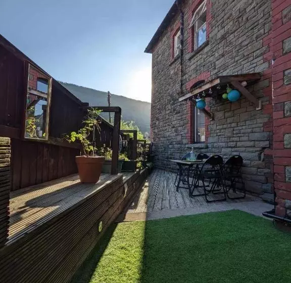 Kapselihotelli Cwmcarn Hotel & Bunkhouse