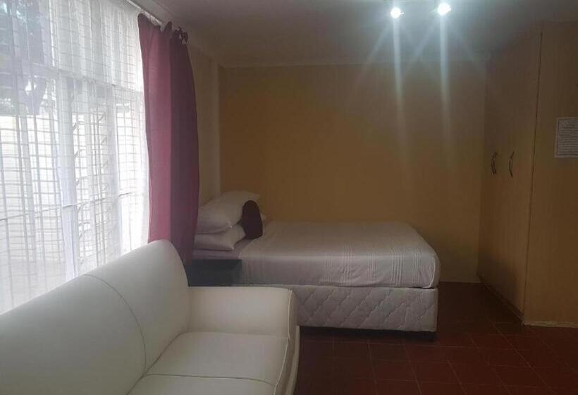 Pension Halfway Guests