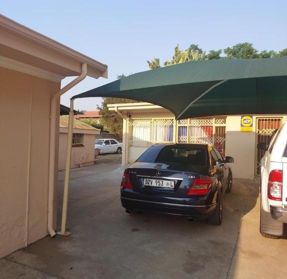 Pension Halfway Guests