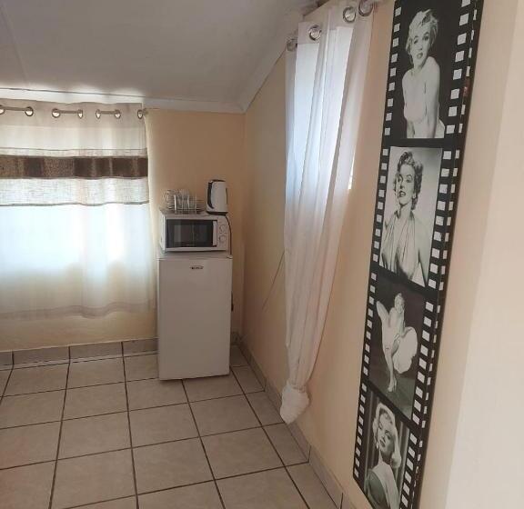 Pension Halfway Guests