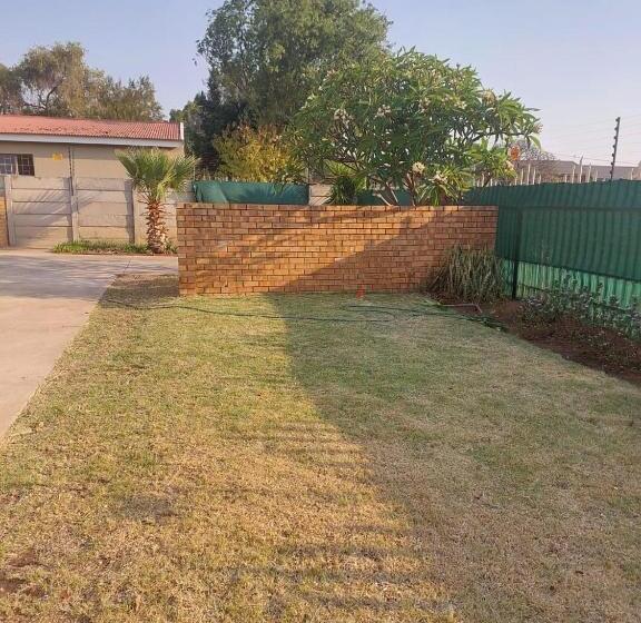 Pension Halfway Guests