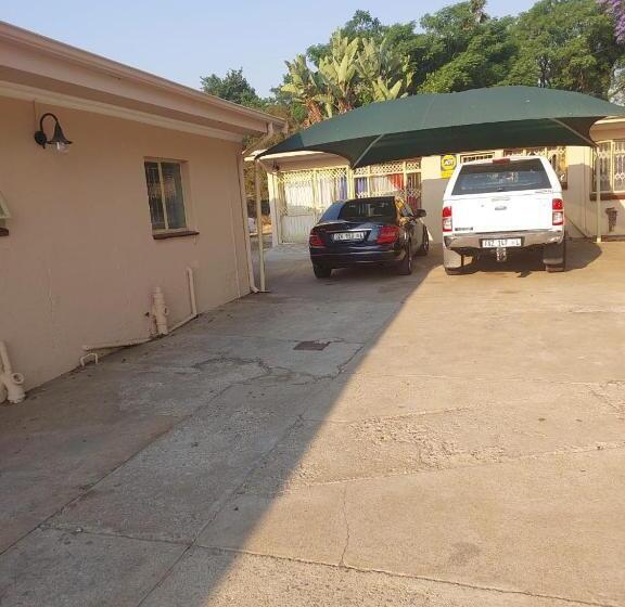 Pension Halfway Guests