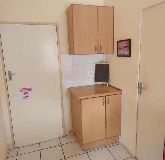 Pension Halfway Guests