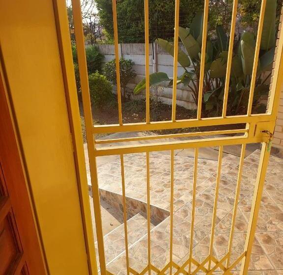 Pension Halfway Guests