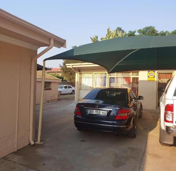 Pension Halfway Guests