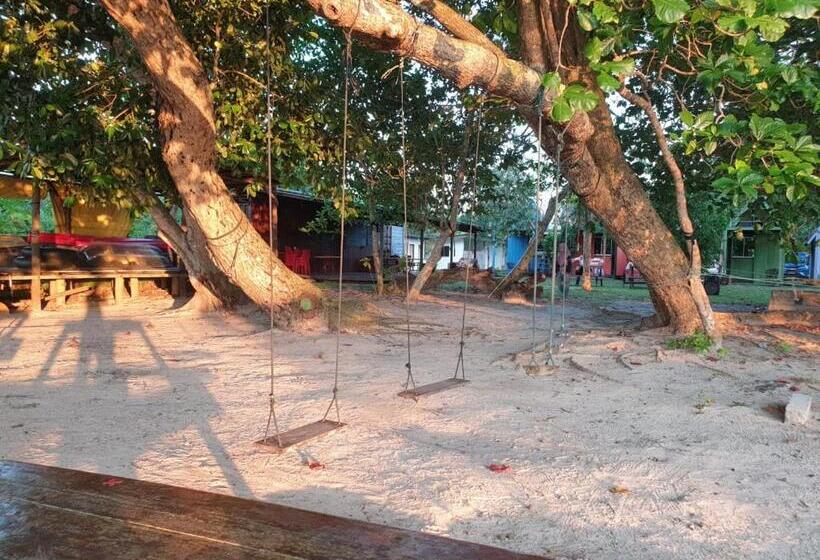 פנסיון Private Beach House With Sunset View @ Kuala Penyu Sabah