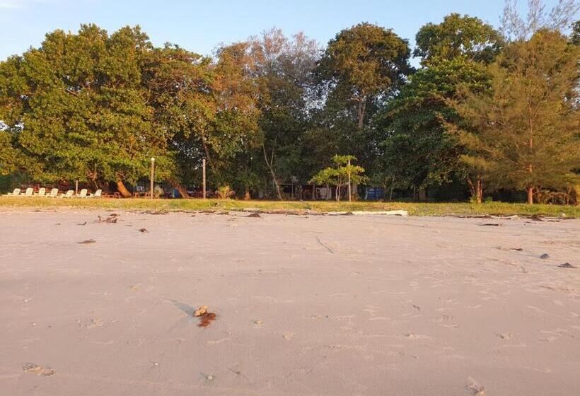 פנסיון Private Beach House With Sunset View @ Kuala Penyu Sabah