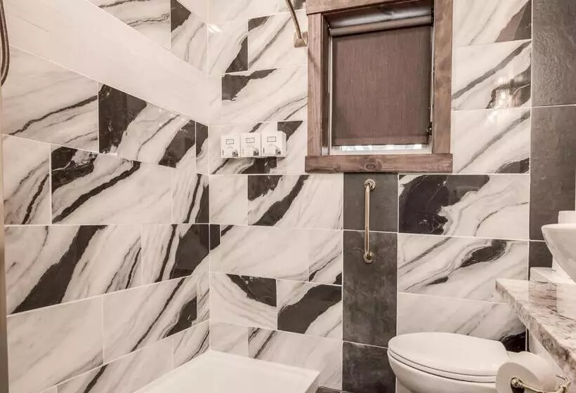 The Harbor Hotel Chic, Retro