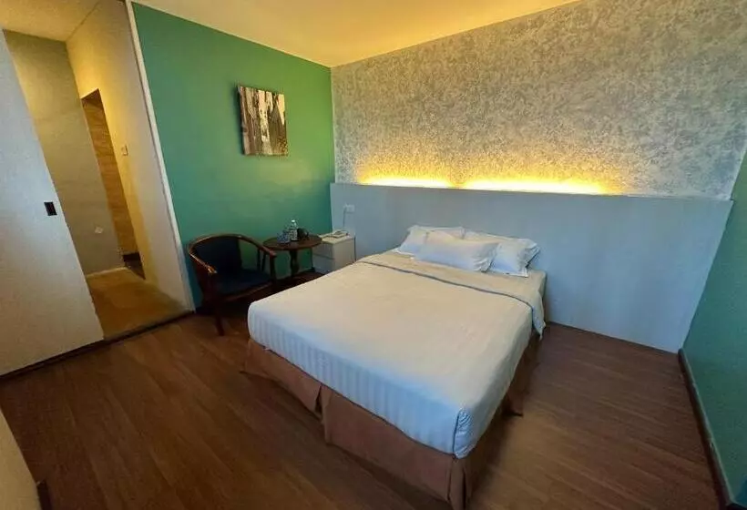 ユースホステル Fajar