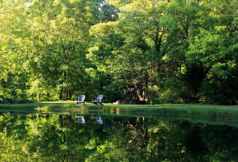 ベッドアンドブレックファースト Inn And Cabins At Vaucluse Spring