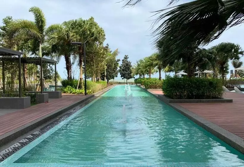 Deluxe Holiday Studio Suite At Timurbay With Seaview