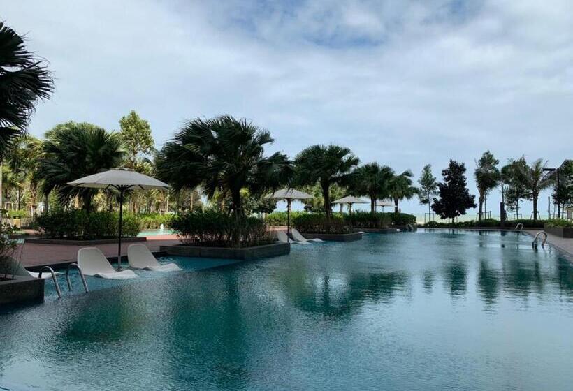 Deluxe Holiday Studio Suite At Timurbay With Seaview