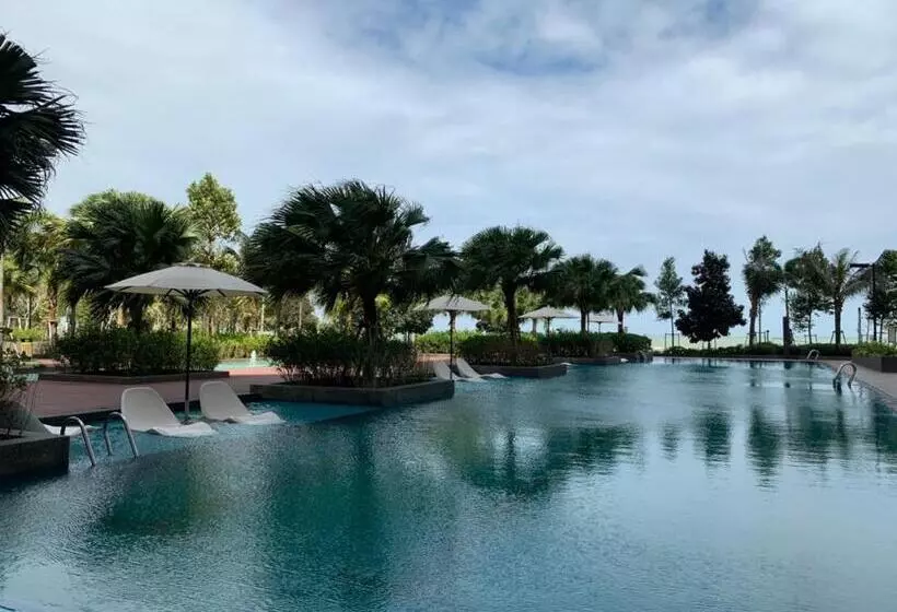 Deluxe Holiday Studio Suite At Timurbay With Seaview