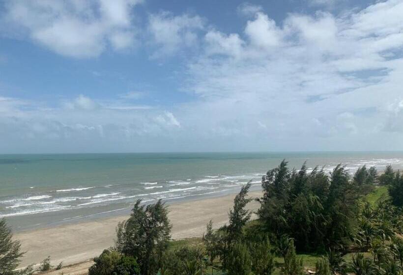 Deluxe Holiday Studio Suite At Timurbay With Seaview