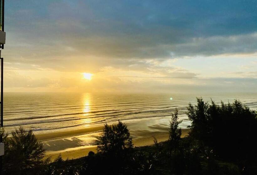 Deluxe Holiday Studio Suite At Timurbay With Seaview