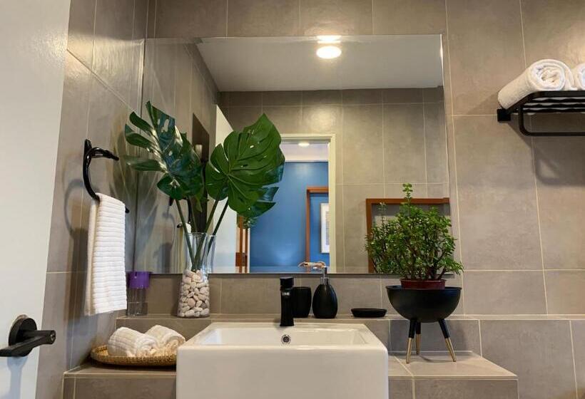 Deluxe Holiday Studio Suite At Timurbay With Seaview