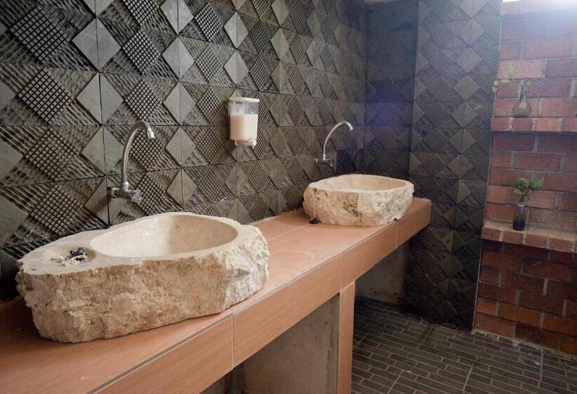 בית מלון כפרי The Serai Cottage Downtown