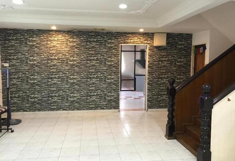 Pensió Shangrila House @ 香格里拉民宿