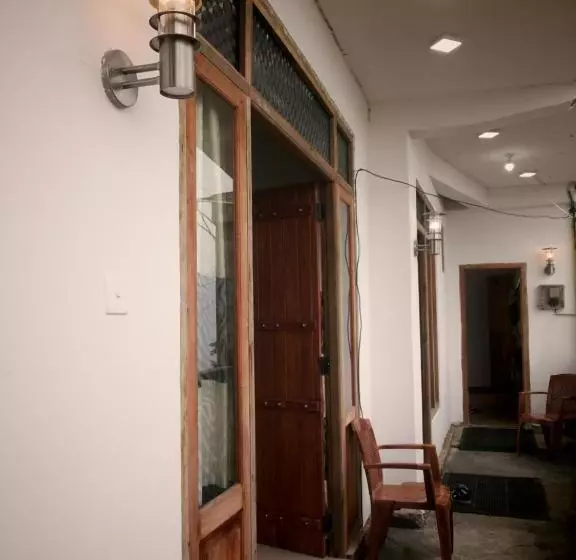 Herberge New Eagle Best Inn