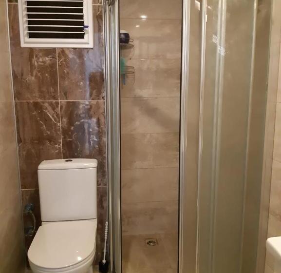 تختخواب و صبحانه Evland City Suit