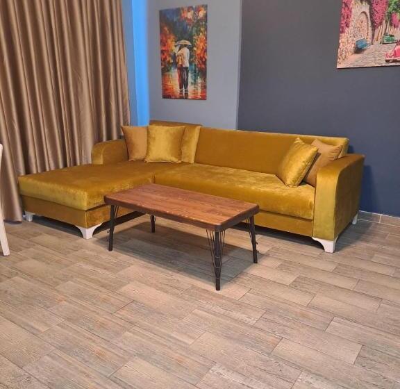 تختخواب و صبحانه Evland City Suit