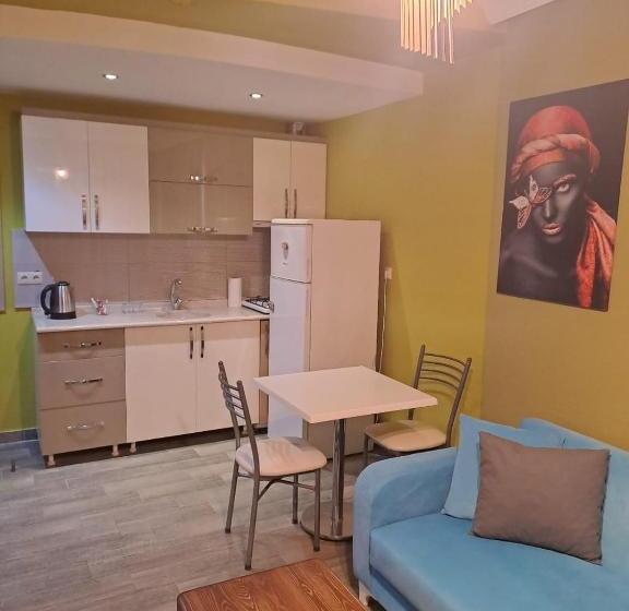 تختخواب و صبحانه Evland City Suit