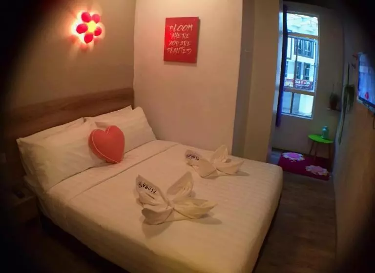 ホテル Flora Plus